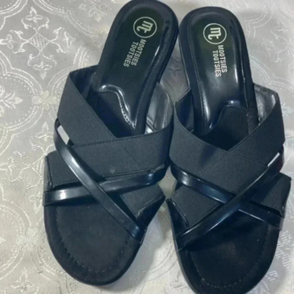 Mootsies tootsies women slippers Size 8